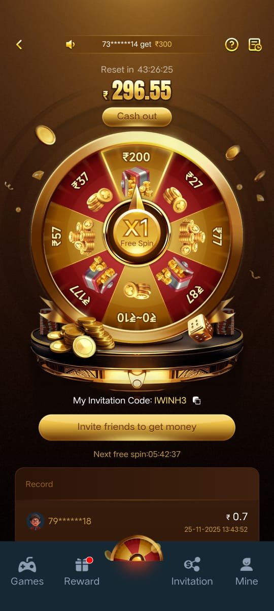 AK777 lucky wheel with cash out option and invitation code display.